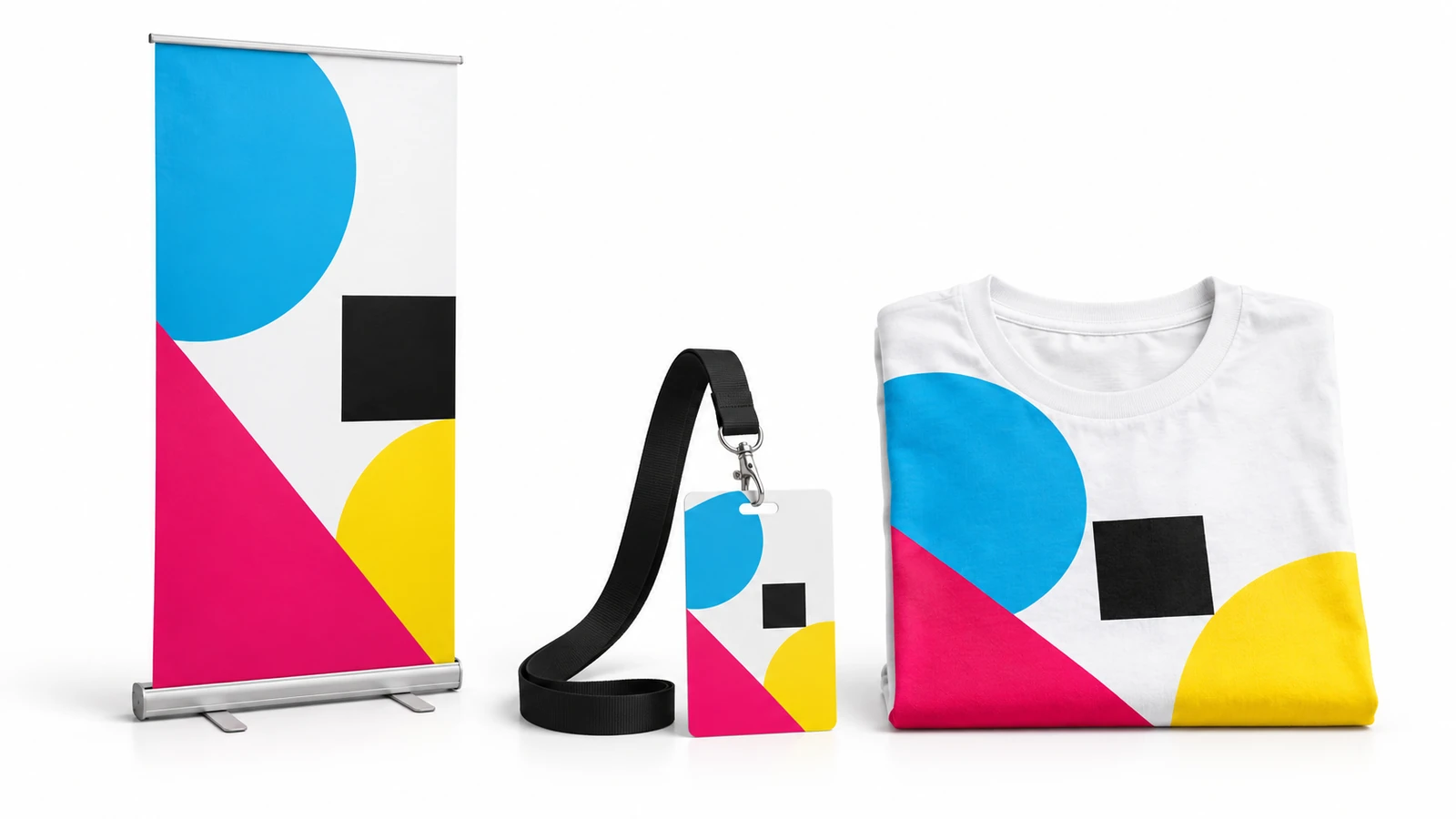 Roll-Up, Event-Badge mit schwarzem Band und gefaltetes weißes T-Shirt mit textfreier CMY-Gestaltung